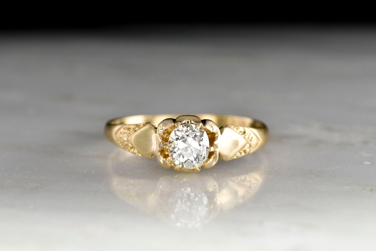 Early 1900s Gold Ring with Engraved Chevron Shoulders